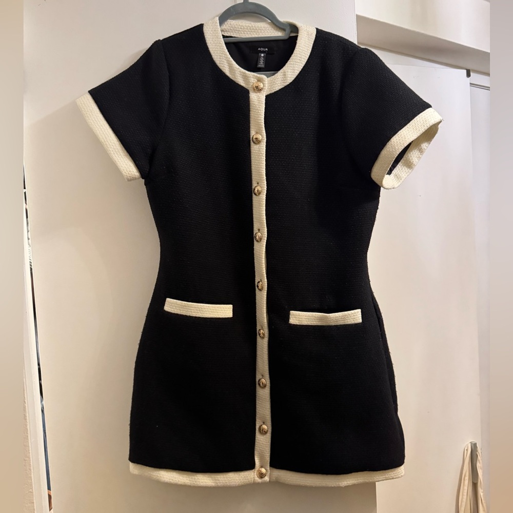 AQUA adorable button up dress